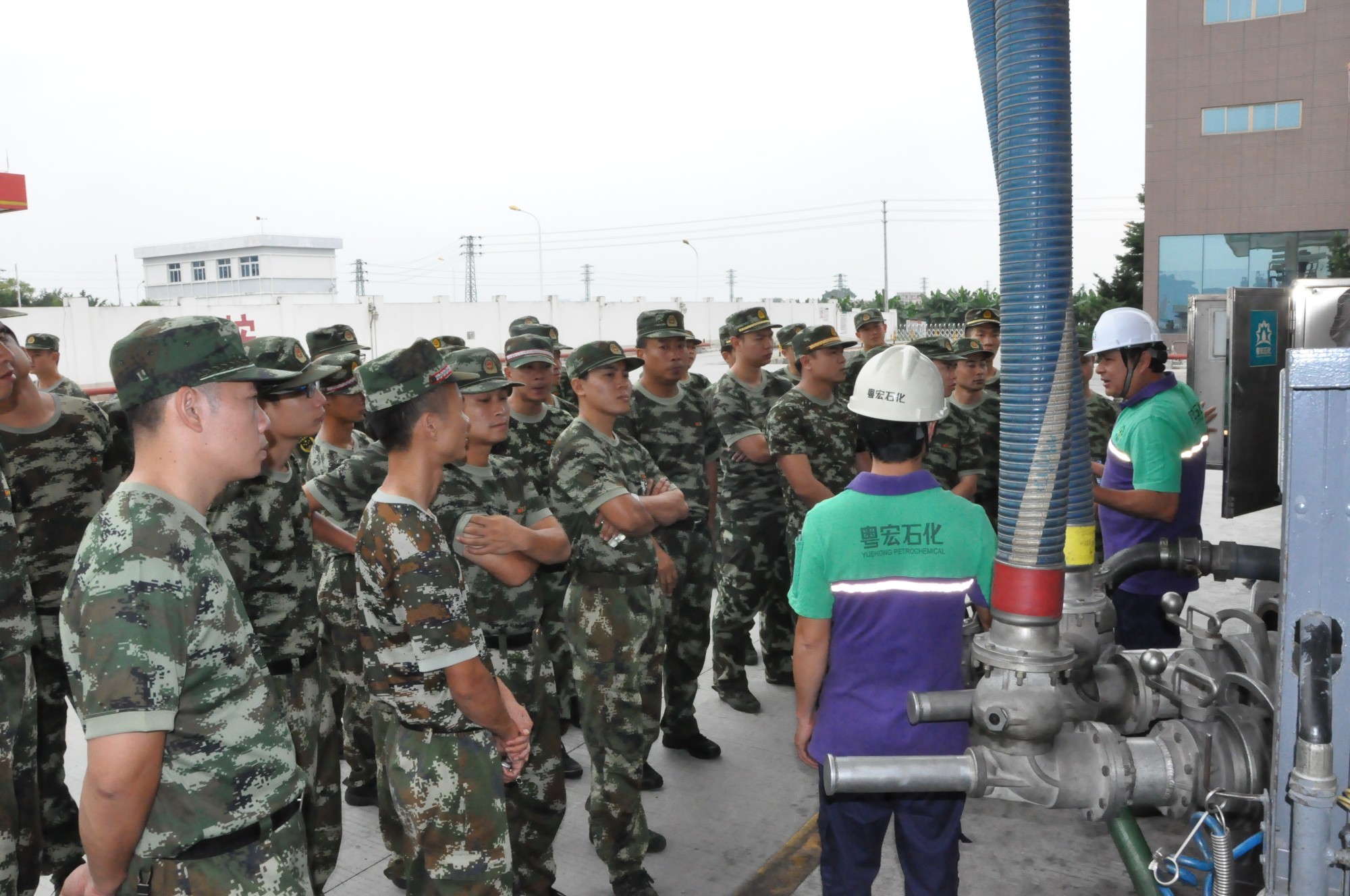 針對(duì)油品儲(chǔ)庫(kù)，我司得到中山市消防局現(xiàn)場(chǎng)應(yīng)急指導(dǎo)和聯(lián)動(dòng)